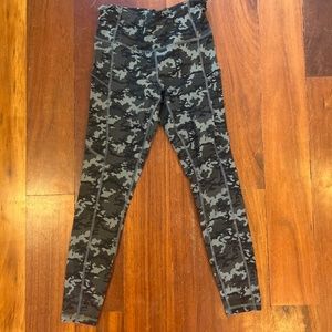CRZ ankle legging. Camo print. Size 4/6 or Small.